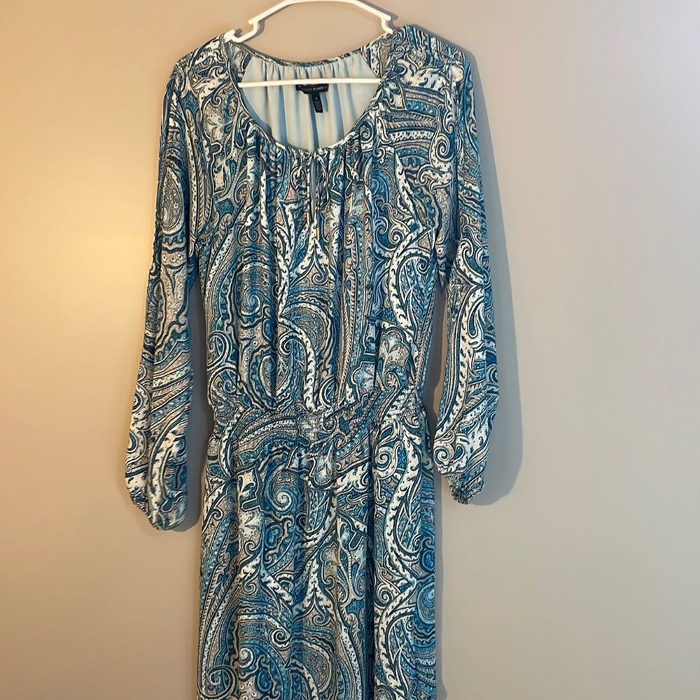Multi color dress. Hangs above the knee. Size 8. Comfortable